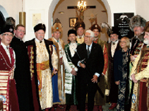 Przy tablicy poświęconej Stanisławowi Skarżyńskiemu Przy tablicy poświęconej Stanisławowi Skarżyńskiemu